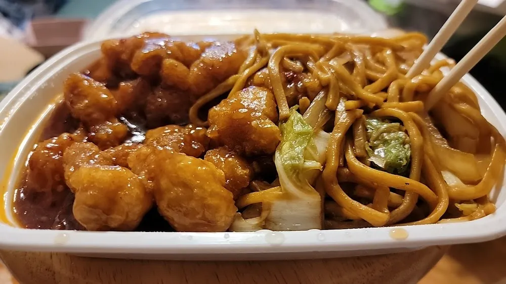 General TSO Chicken Lo Mein
